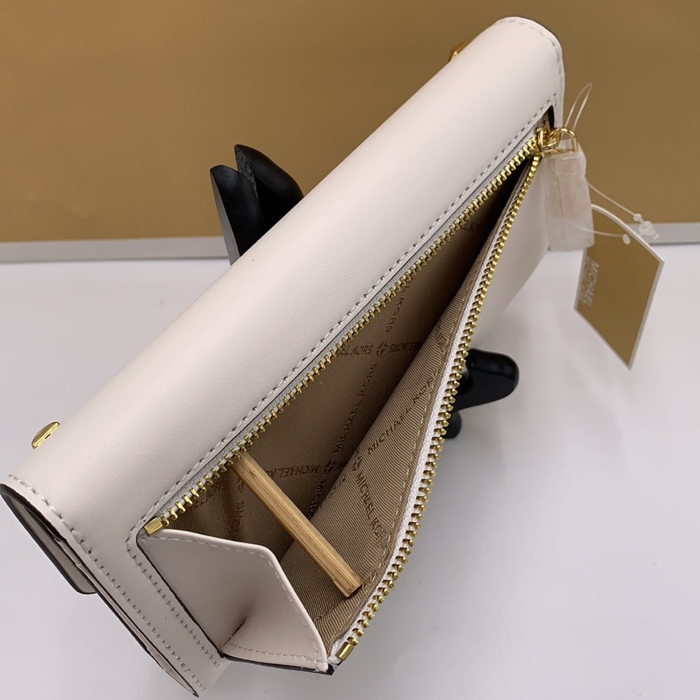 MICHAEL KORS JET SET TRAVEL LADY
LARGE TRIFOLD NON-VEGAN LEATHER
WALLET - Picture 6 of 15